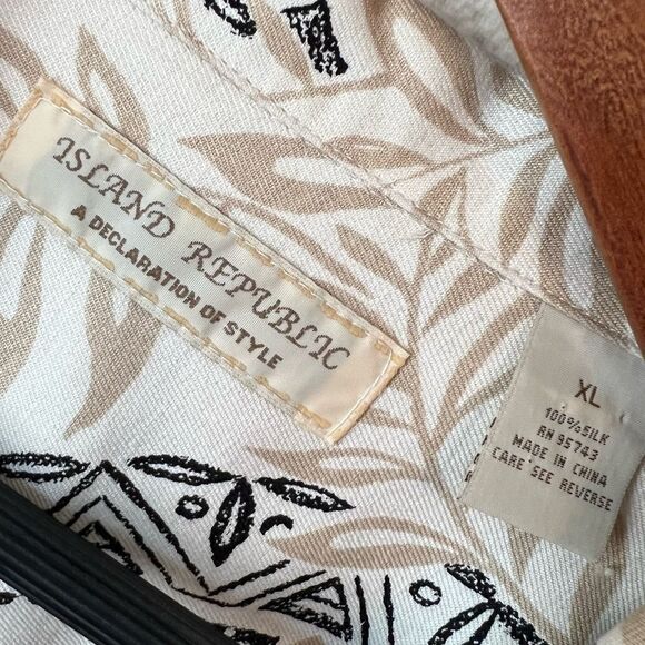 Island Republic Silk Hawaiian Short Sleeve Button Up Shirt - Picture 6 of 10